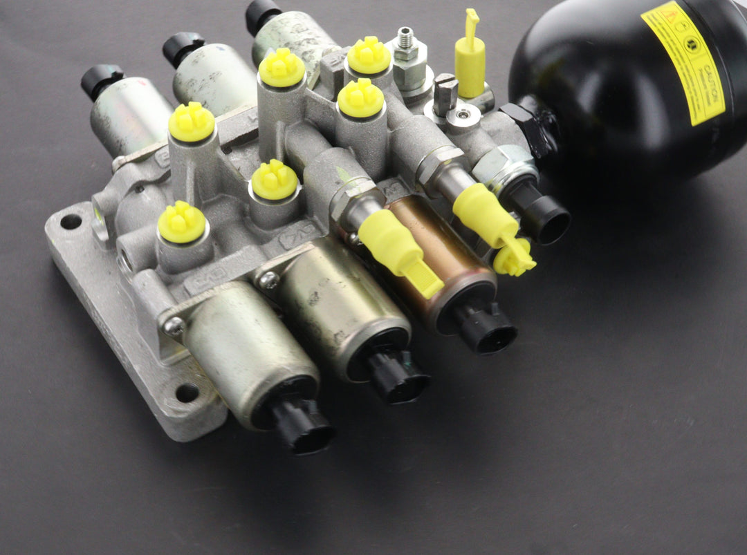 086325181C LAMBORGHINI VALVE BLOCK COMPLETE